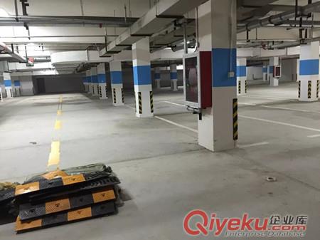 供應順路牌橡膠減速帶生產廠家