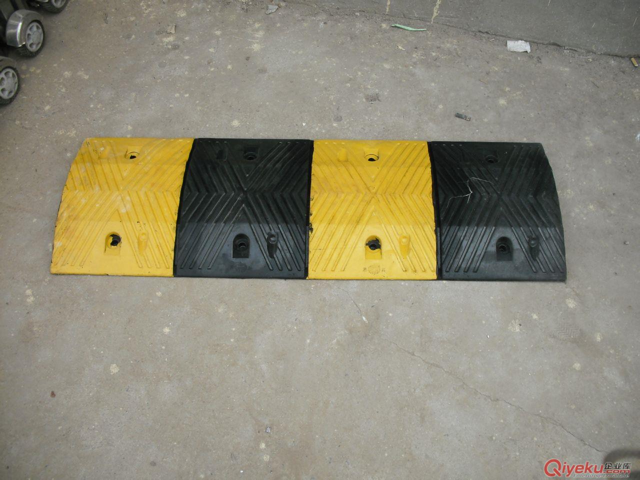 供應順路牌停車場道路專用橡膠減速壟價格原始圖片3