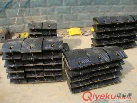 供應順路牌停車場道路專用橡膠減速壟價格