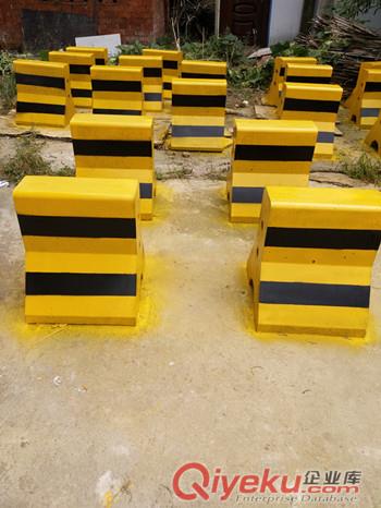 供應順路牌馬路混凝土石墩專業定做廠家
