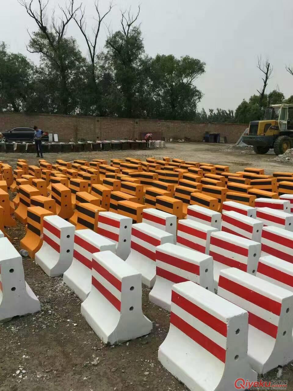 供應(yīng)順路牌停車場專用水泥墩價格原始圖片3