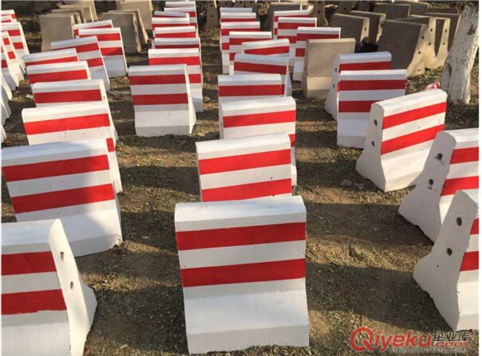 供應(yīng)順路牌交通安全護欄價格