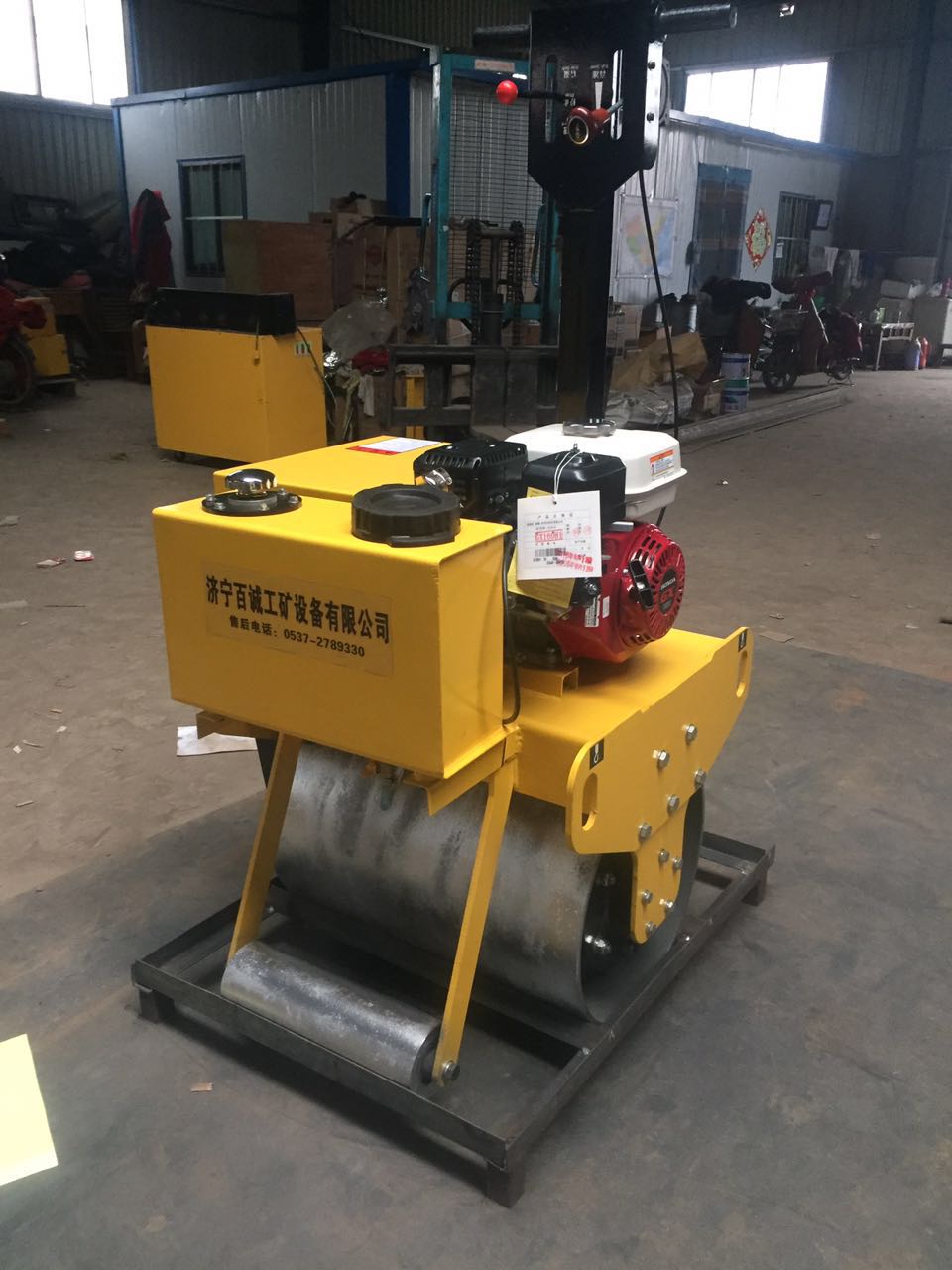 春季熱銷中小單輪振動壓路機   自行式雙鋼輪壓路機