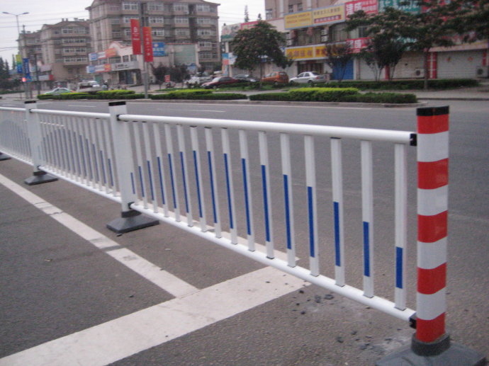 貴州博賽元廠家專業生產道路護欄 市政圍欄 貴州鋅鋼道路護欄價格原始圖片2