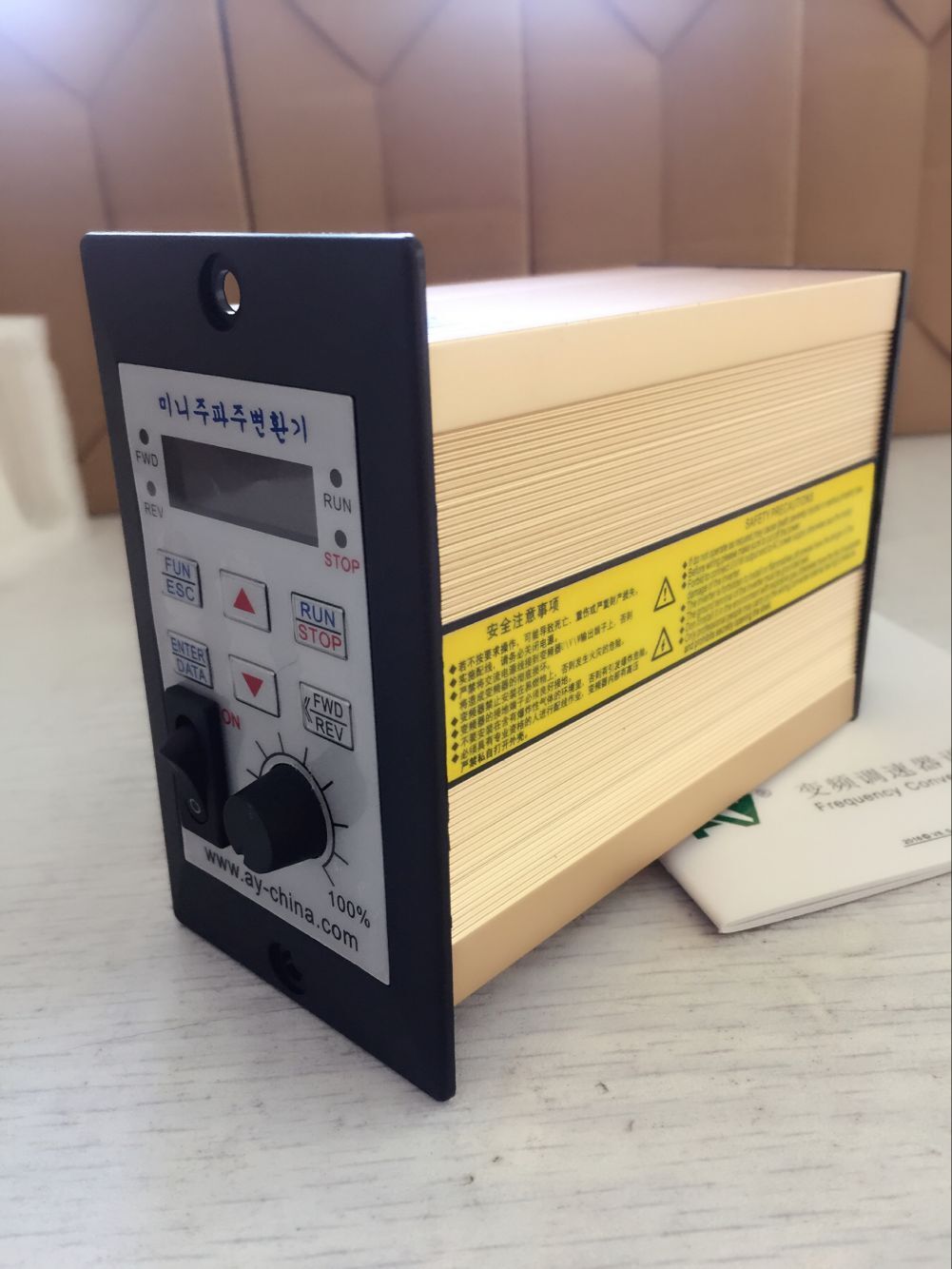 三相變頻器0.2KW 0.4KW風(fēng)機(jī)變頻器新風(fēng)空調(diào)靜音變頻器AS02-4W原始圖片2