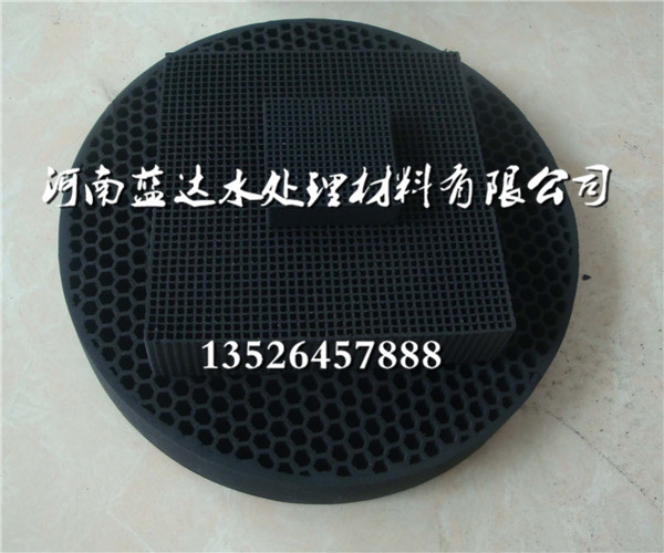 黑龙江耐水型蜂窝活性炭/木质蜂窝活性炭大量现货