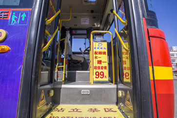公交車車體廣告——哪里可以買到好用的公交車內司機背板廣告