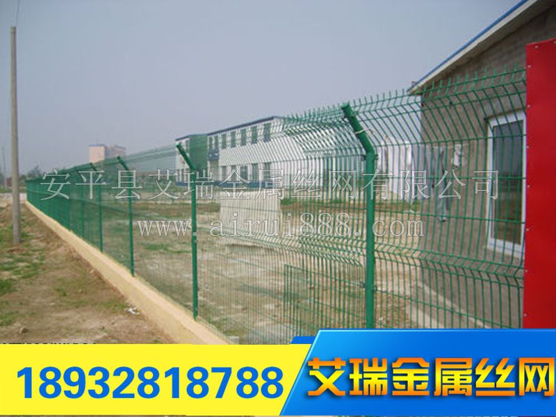 光伏場區(qū)鐵絲網(wǎng)供貨廠家——衡水地區(qū)專業(yè)生產(chǎn)實(shí)用的光伏場區(qū)圍欄