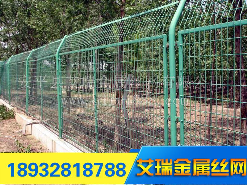 哪兒能買到優(yōu)質光伏場區(qū)鐵絲網呢    _環(huán)保的光伏場區(qū)鐵絲網