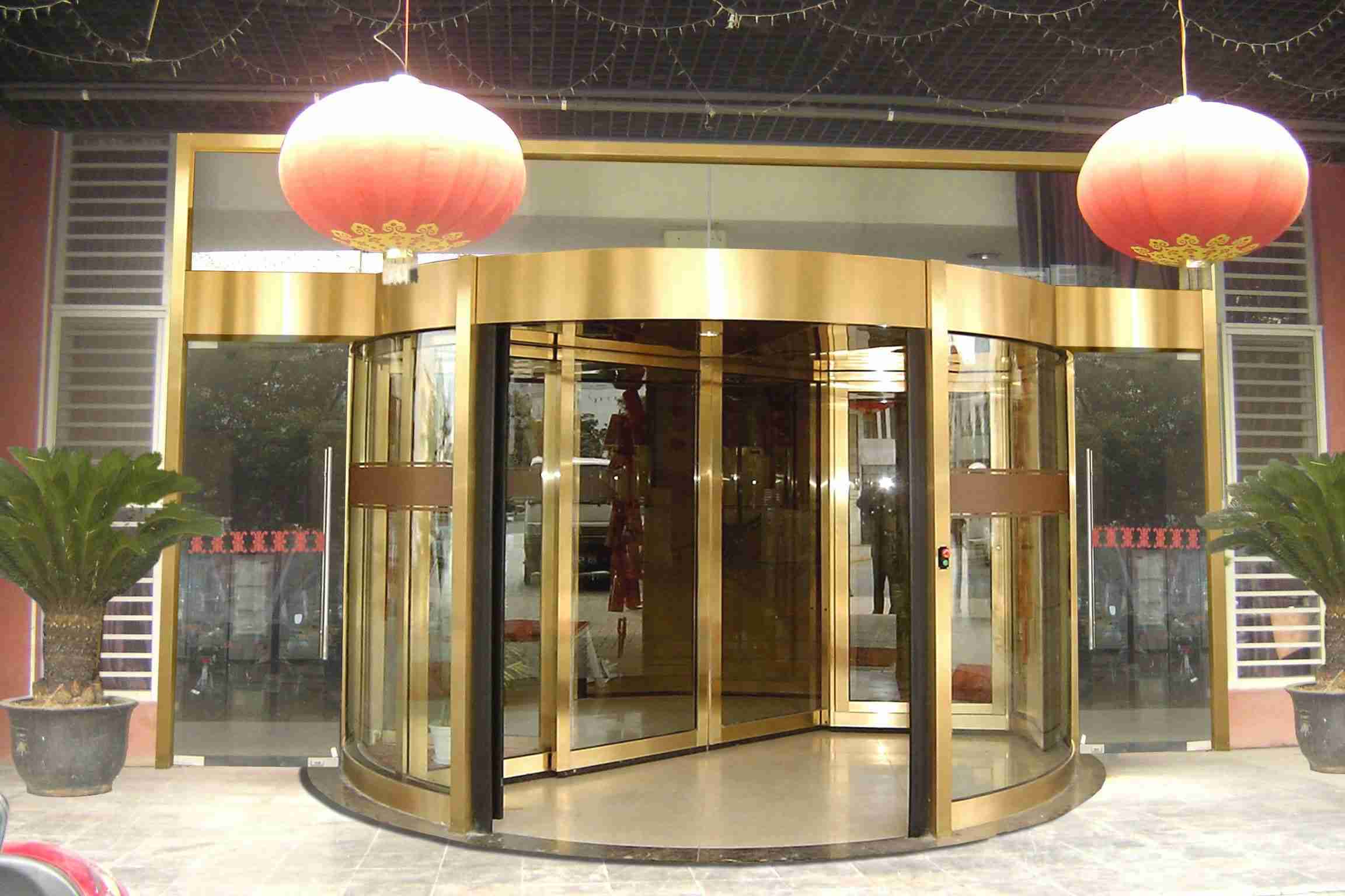 熱門陽光房當選金乾門窗|四翼自動旋轉門