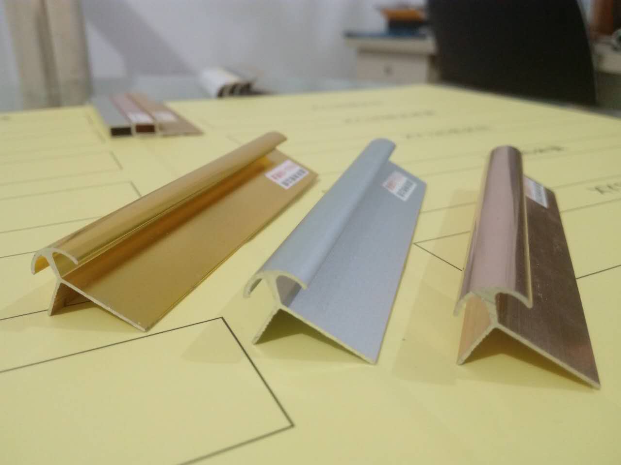 質量好的陽角線鑫美角修邊線UV板材裝飾線分割線濟南山東代理廠價直銷13716847377原始圖片2