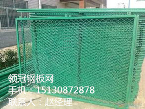 南陽不銹鋼圍欄 鋅鋼護欄圍網 公路鋼板網護欄網15930871685原始圖片2