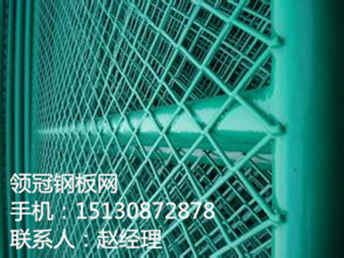 信陽足球場圍網廠家 學校球場護欄 體育場圍欄網15930871685