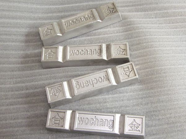 批發(fā)138度錫鉍合金條,易熔合金,錫鉍合金棒,顆粒,蠟?zāi)盒陀缅a鉍合金