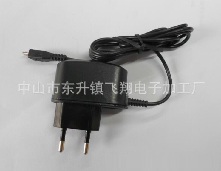 廠家批發(fā),熱銷槍形車充,5V500MA導(dǎo)航車充