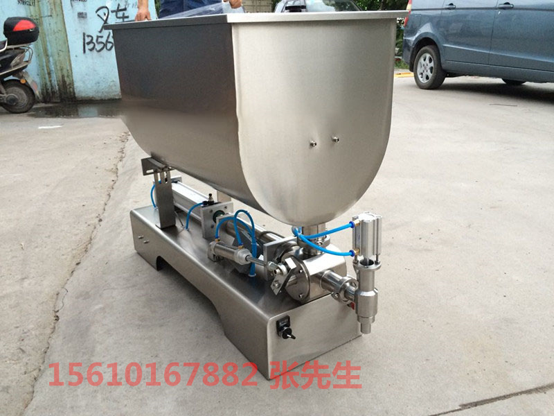 天津車用尿素溶液灌裝機(jī)