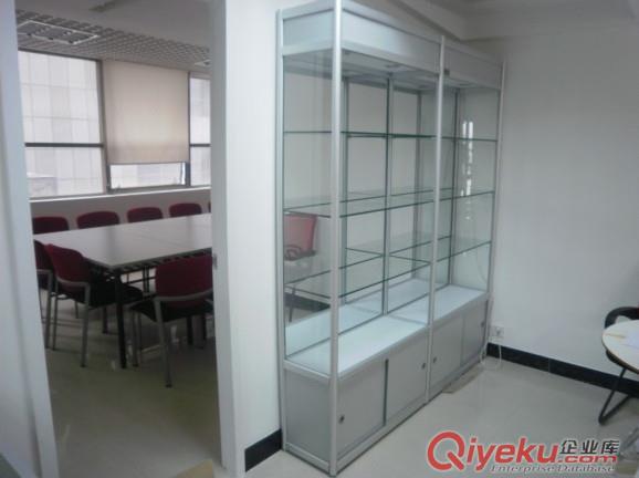 找展覽器材就找邦威專業(yè)提供的鋁合金玻璃精品展柜原始圖片2