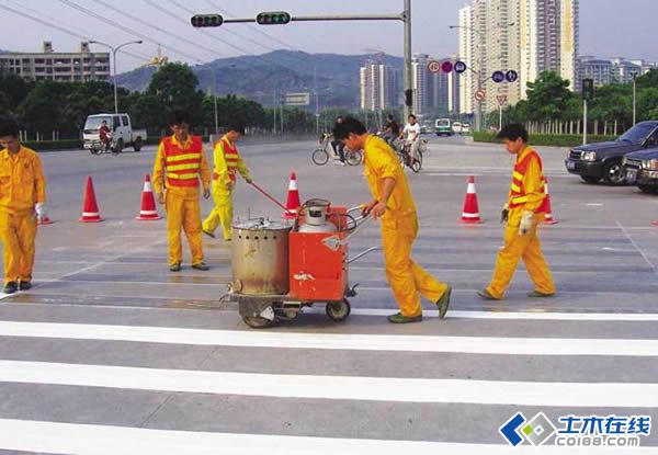 廣西南寧熱熔道路劃線廠家承接北海停車場(chǎng)車位劃線，海口熱熔標(biāo)線，茂名云浮高速路波形護(hù)欄安裝，茂名商業(yè)區(qū)路口減速帶安裝