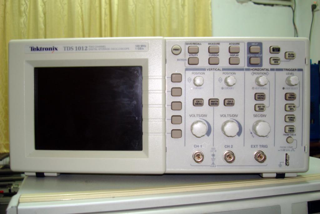 新到貨泰克二手TDS3034B數(shù)字熒光示波器原始圖片2