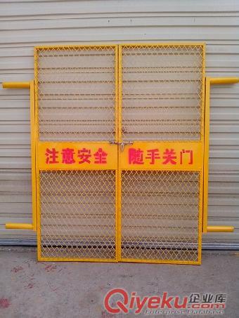 鄒城市掛鉤式施工電梯門、建筑施工電梯防護網(wǎng)門、電梯施工防護網(wǎng)廠家現(xiàn)貨批發(fā)