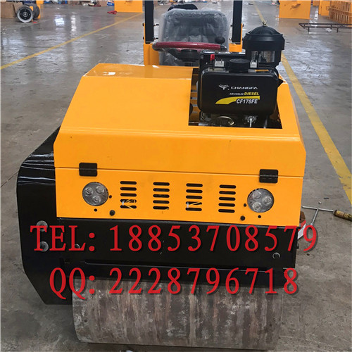 小型座駕式壓路機(jī)品牌選用弗斯特雙鋼輪壓實(shí)機(jī) 小巧實(shí)用值得信賴 原始圖片2