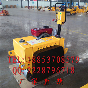 為弗斯特小型座駕式壓路機(jī)喝彩 為青睞雙鋼輪壓路機(jī)的客戶讓利