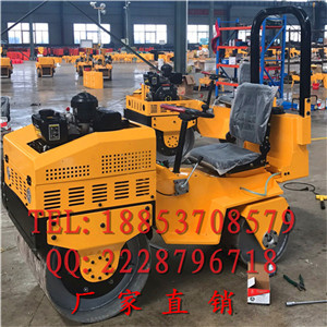為弗斯特小型座駕式壓路機(jī)喝彩 為青睞雙鋼輪壓路機(jī)的客戶讓利