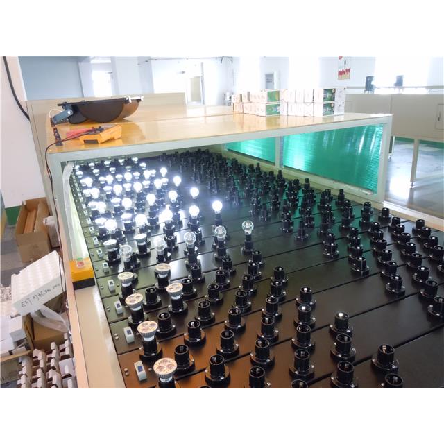Flat lamp aging line
