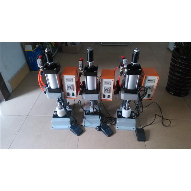 Hot pad press