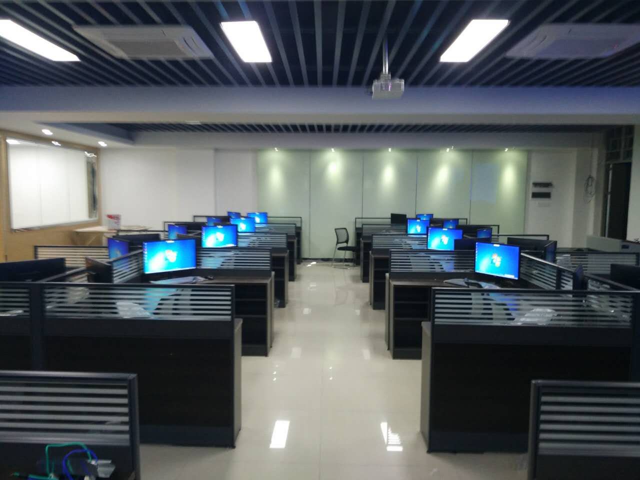 晶旭云桌面企業(yè)辦公云電腦防止數(shù)據(jù)泄密、部署簡(jiǎn)單、省電，晶旭云電腦