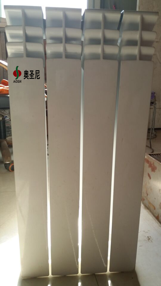 河北廠家生產供應壓鑄鋁雙金屬散熱器UR7009-600