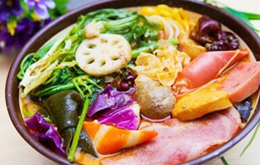 函授骨汤麻辣烫技术配方  技术学习费用 骨汤麻辣烫汤料的批发价格
