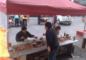 水煮串串香制作方法 現(xiàn)在購買小吃車免費(fèi)送技術(shù)哦原始圖片3
