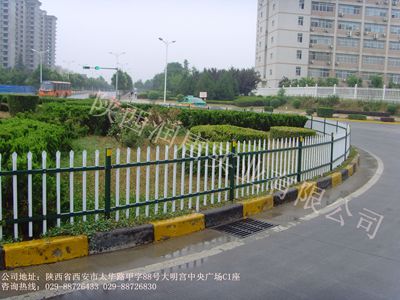 供应陕西润唐护栏网厂家园林绿化护栏市政隔离栏锌钢护栏