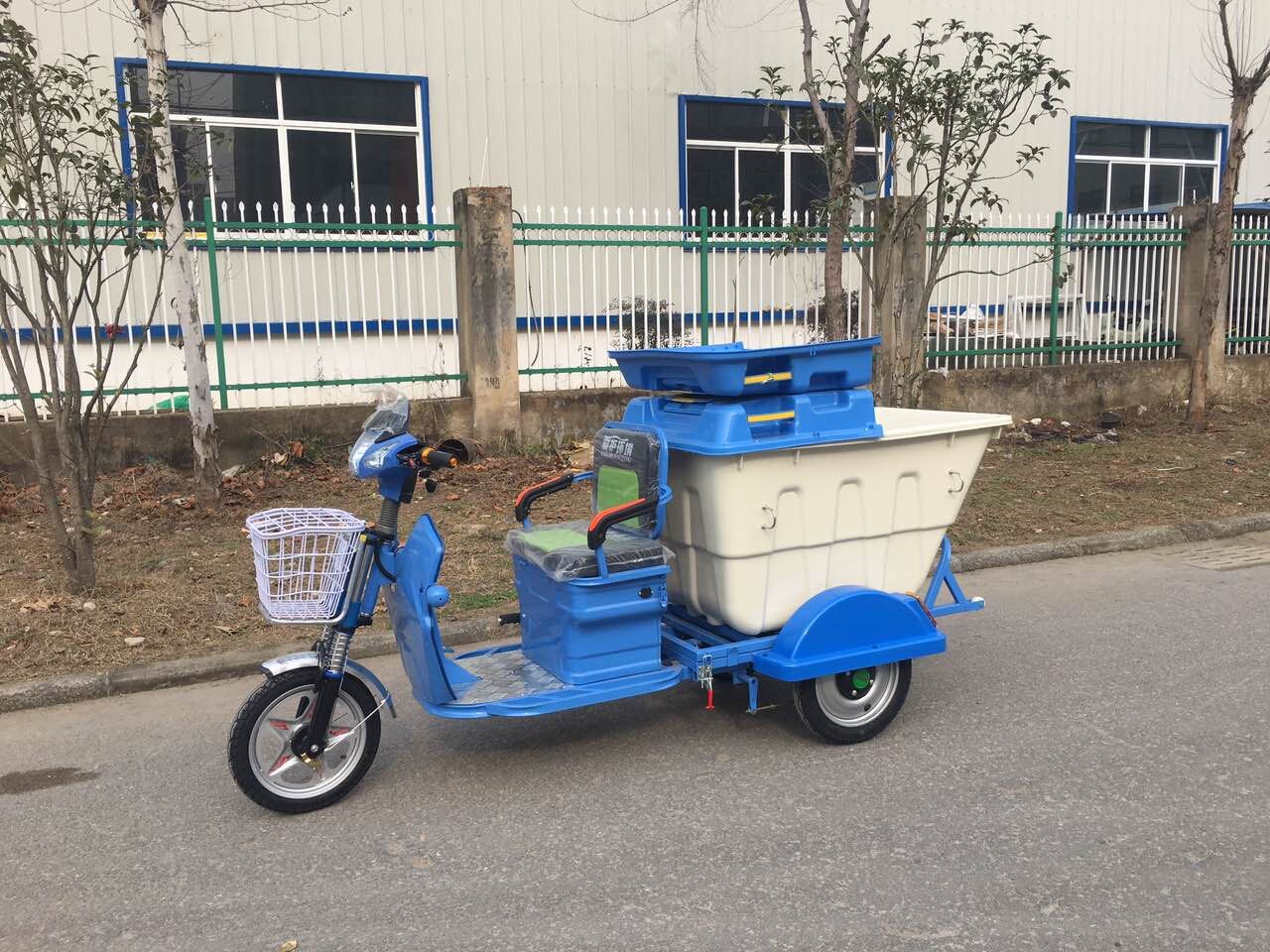 电动三轮保洁车（LKBJ-301）