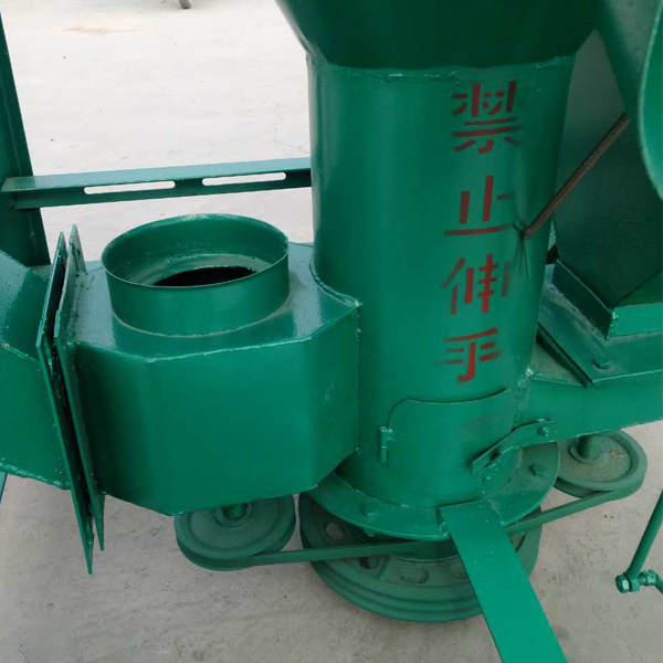 衛(wèi)輝飼料機(jī)廠家生產(chǎn)飼料攪拌機(jī) 新鄉(xiāng)松瑞攪拌機(jī)生產(chǎn)廠家