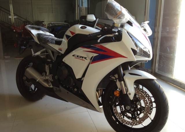 本田CBR1000RR時速{zg}可以達(dá)到多少公里？