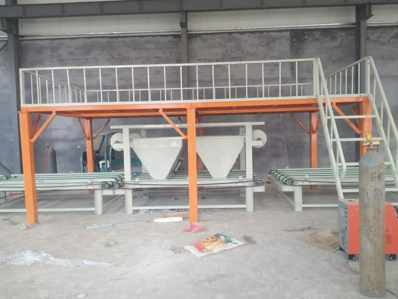 新型FS外模板成型機(jī)設(shè)備