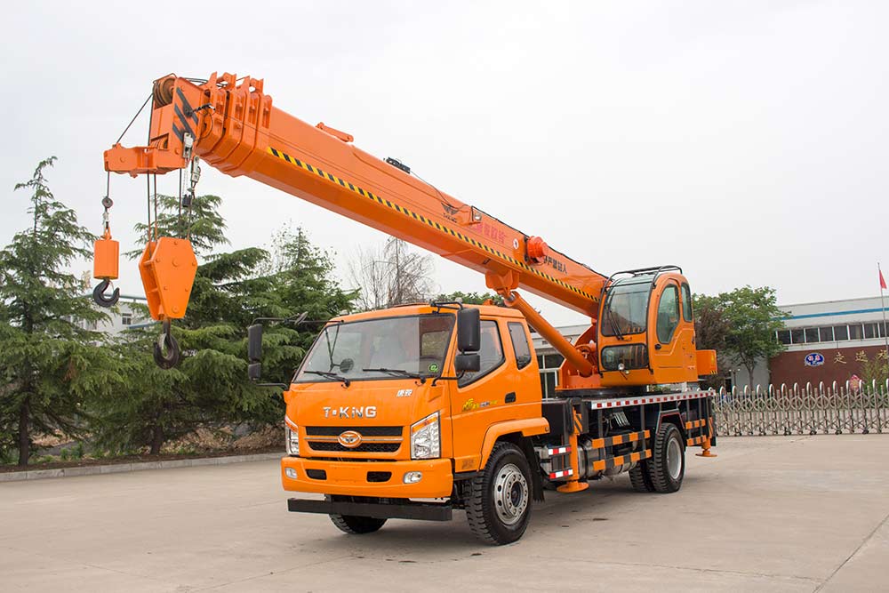 16T吊車 起重吊車 山東小型吊車 汽車底盤吊車