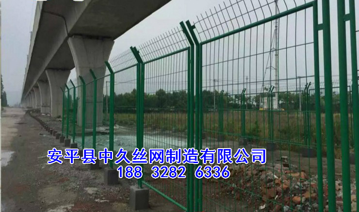 采摘园结实铁丝网护栏道路隔离网养殖护栏网防护隔离双边丝护栏网